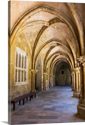 Portugal, Coimbra, Old Cathedral cloister, Archways, walking paths, courtyard