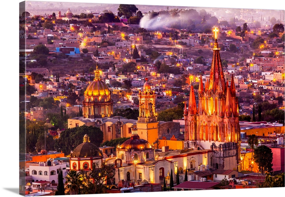 San Miguel de Allende, Mexico, Miramar, Overlook Parroquia Archangel Church Close Up, Churches Houses.