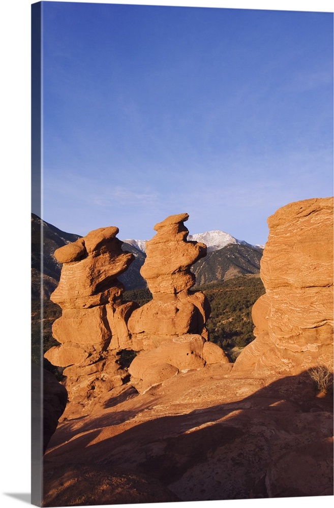 Siamese Twins Rock formation and Pikes Peak, Garden of The Gods National Landmark, Colorado Springs, Colorado, USA, Februa...