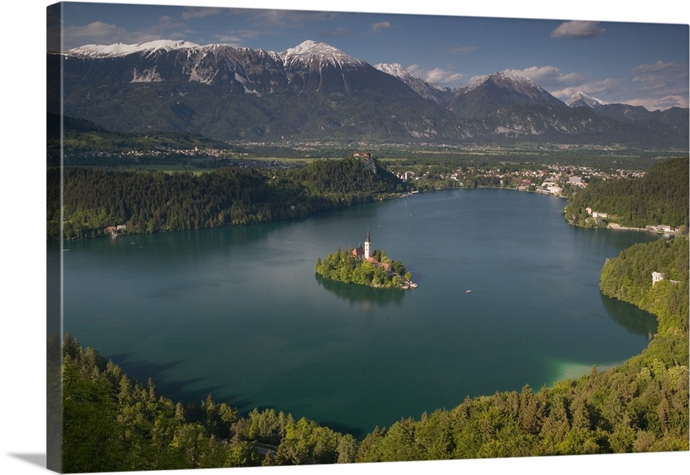 SLOVENIA-GORENJSKA-Bled:.Lake Bled View from Mala Osojnica hill