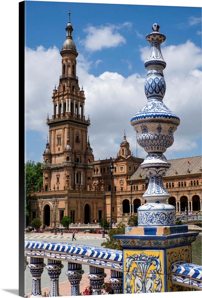 Spain, Andalusia, Seville. The elaborately and traditionally decorated Plaza de Espana, that were built for the 1929 Ibero...