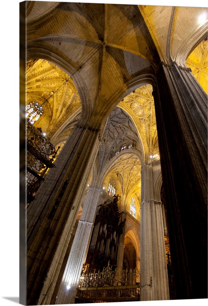 Spain, Cadiz Province, Seville. Gothic/Renaissance style Seville Cathedral, interior.