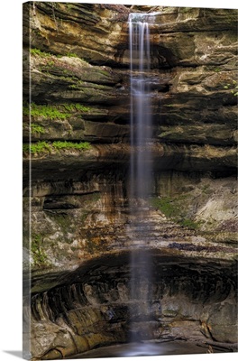 St. Louis Canyon Waterfall In Starved Rock State Park, Illinois, USA