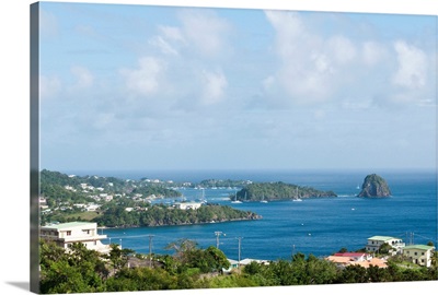 St. Vincent and the Grenadines, Coastline around Young Island