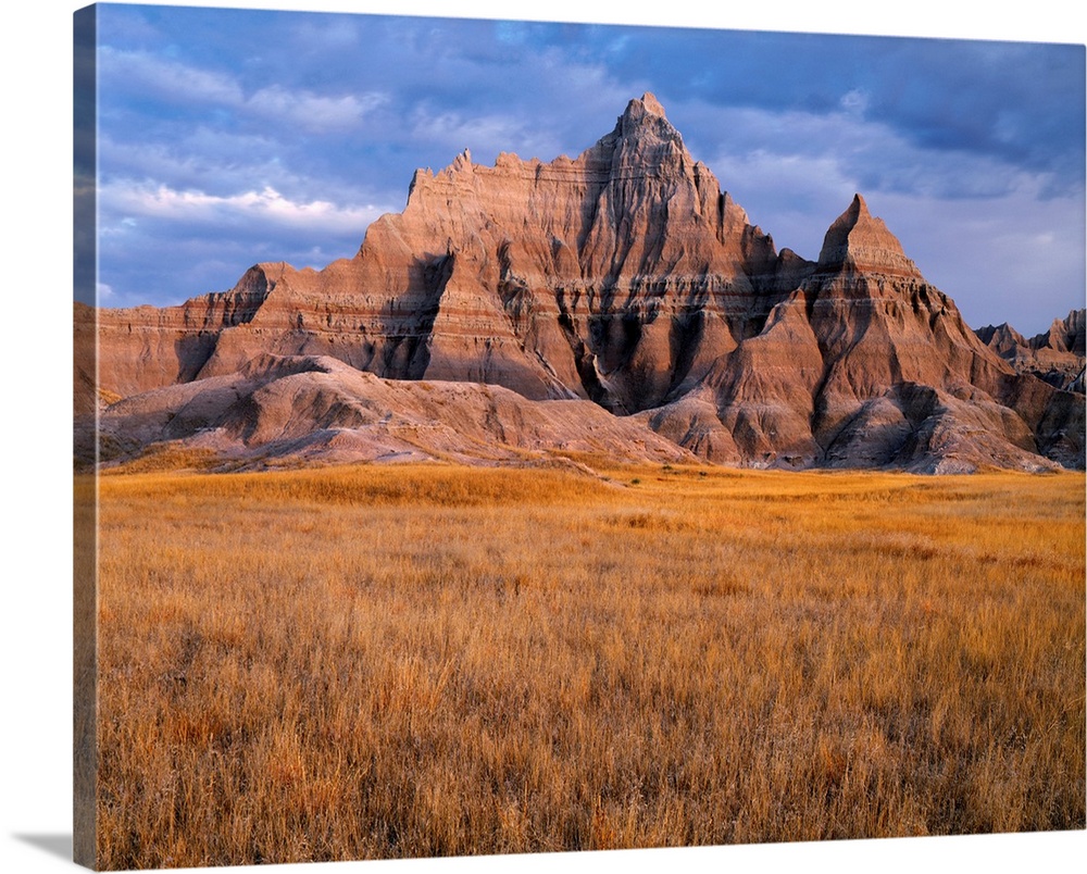 USA, South Dakota, Badlands National Park, North Unit, Storm clouds over Vampire Peak and autumn colored grasses in early ...