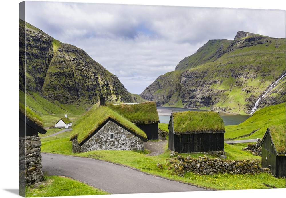 Kings Farm (duvugardar) in the valley of Saksun, one of the main attractions of the Faroe Islands. The island Streymoy, on...