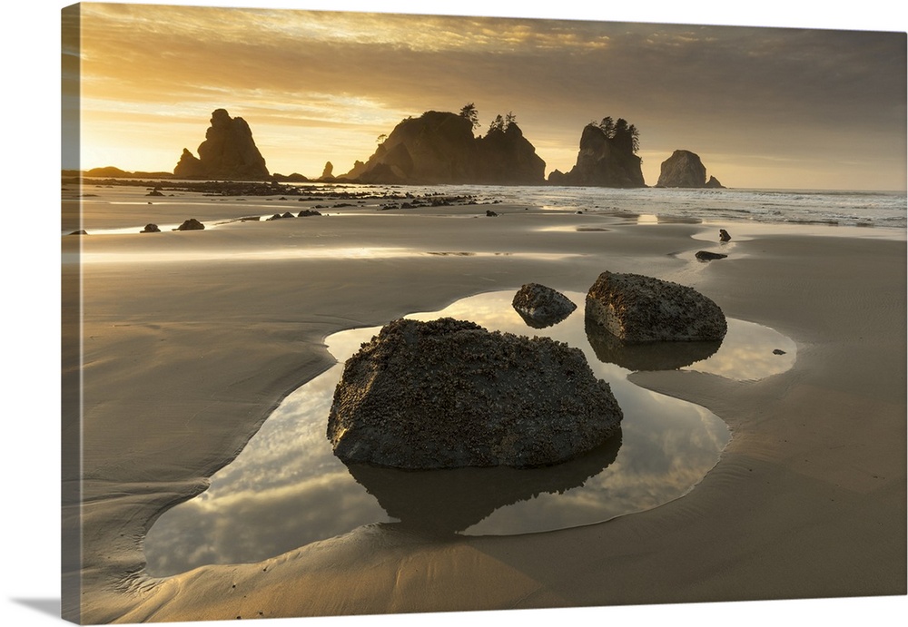 USA, Washington State, Olympic National Park. Sunrise on coast beach and rocks. Credit: Jim Nilsen