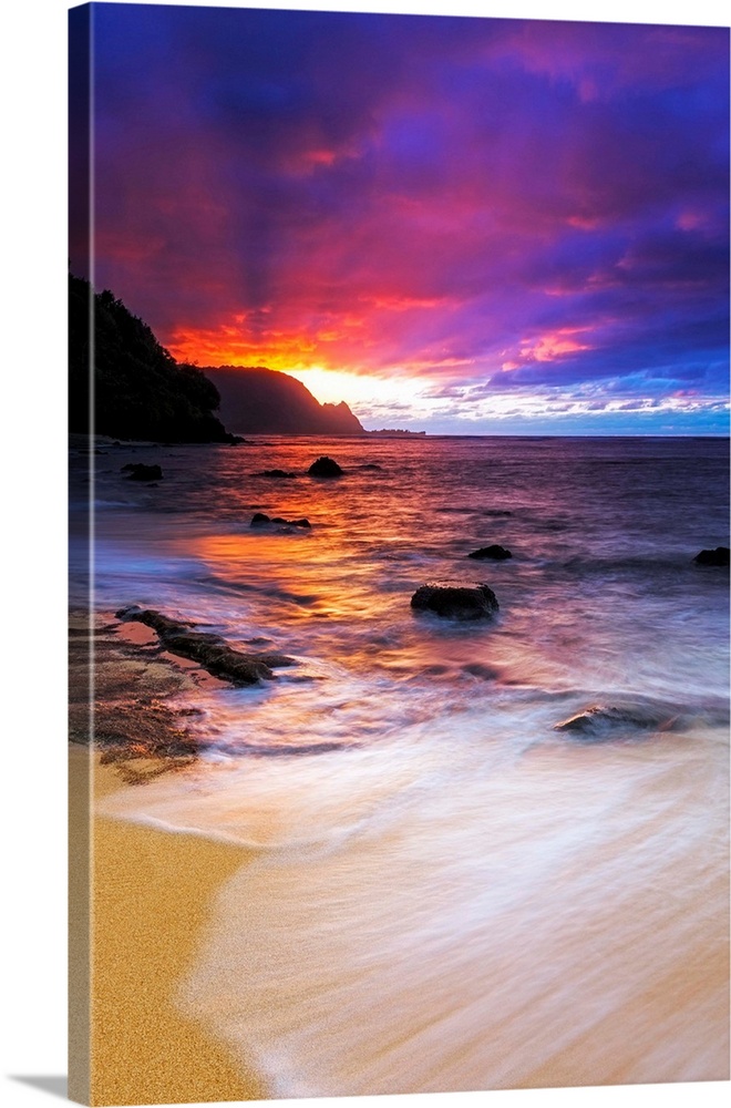 Sunset over the Na Pali Coast from Hideaways Beach, Princeville, Kauai, Hawaii USA