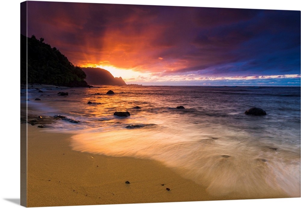 Sunset over the Na Pali Coast from Hideaways Beach, Princeville, Kauai, Hawaii USA