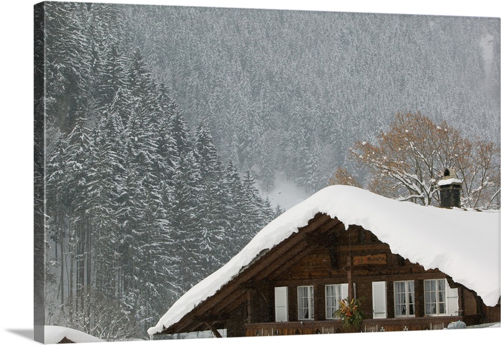 SWITZERLAND-Bern-GRINDELWALD:Ski Chalet / Winter