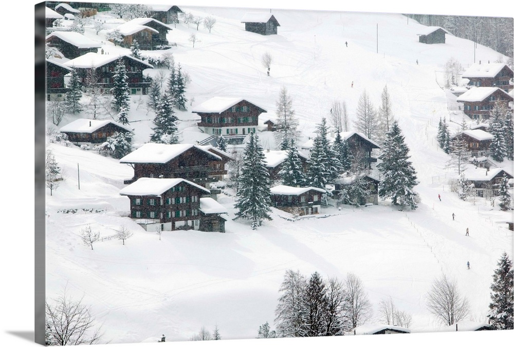 SWITZERLAND-Bern-GRINDELWALD:Ski Chalets / Winter