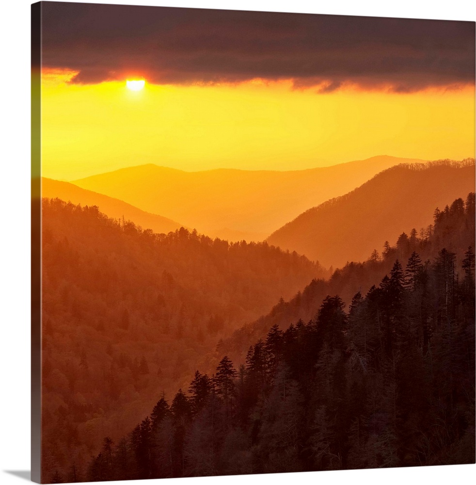 USA, Tennessee, Great Smoky Mountains National Park, Sunset light reflected by clouds fills valley with warm light