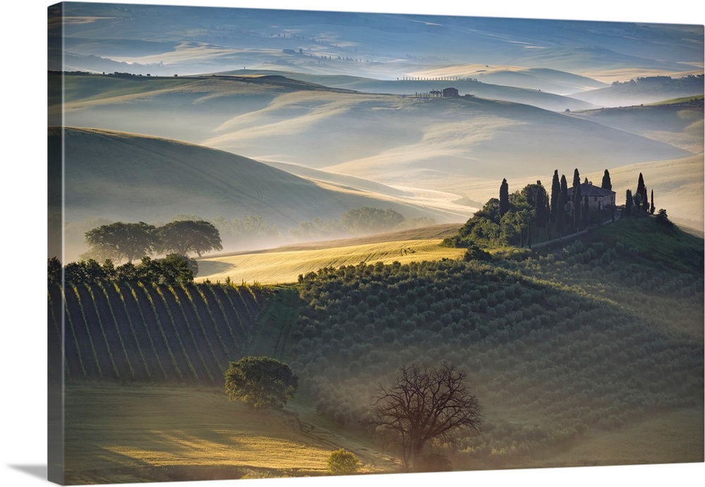 Italy, Tuscany, Val d' Orcia. The Belvedere farmhouse at sunrise. Credit: Jim Nilsen