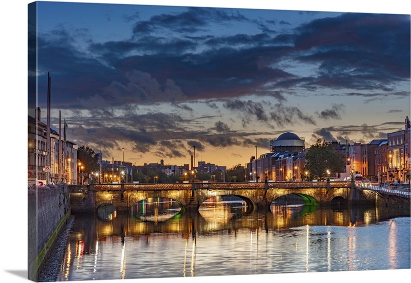 The Grattan Bridge Over The River Liffey At Dusk In Downtown Dublin ...