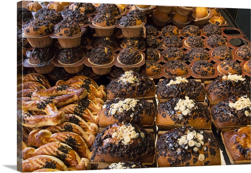 Turkey, Istanbul, Prince Islands, Buyukada (in Turkish meaning 'Big Island'). Bakery.