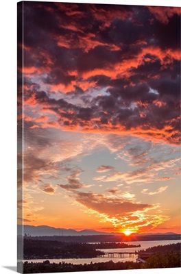 United States, Lake Washington, Seattle And Olympic Mountains Viewed At Sunset