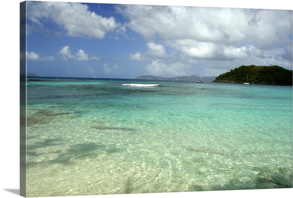 Caribbean, U.S. Virgin Islands, St. John. Hawksnest Bay and beach. Virgin Islands National Park.