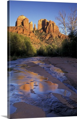 USA, Arizona, Sedona, Cathedral Rock and Oak Creek at Red Rock Crossing