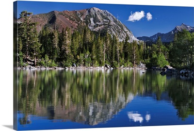 USA, California, Sierra Nevada Mountains, Sherwin Lake Reflects Mountains