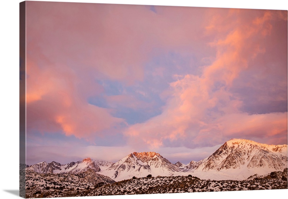 USA, California, Sierra Nevada Range. Sunrise on mountains.