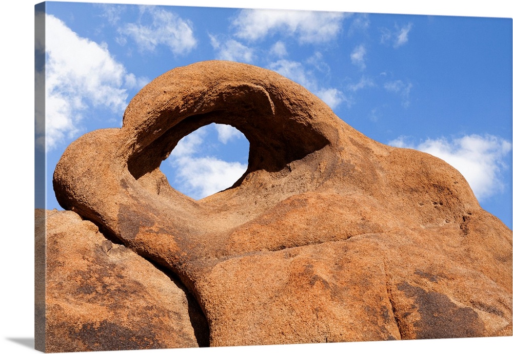 USA, California, Sierra Nevada Range. The eye of Cyclops Arch in Alabama Hills.