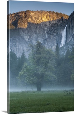 Usa, California. Yosemite National Park. First light on Upper Yosemite Falls