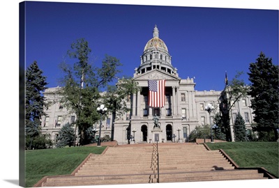 USA, Colorado, Denver. Colorado State Capitol, late afternoon. Patriotism