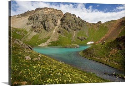 USA, Colorado, San Juan Mountains, Island Lake's green mineral water