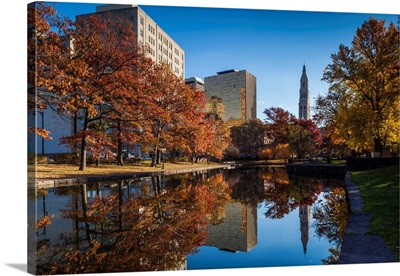 USA, Connecticut, Hartford, Bushnell Park, reflection of office buildings and Tower