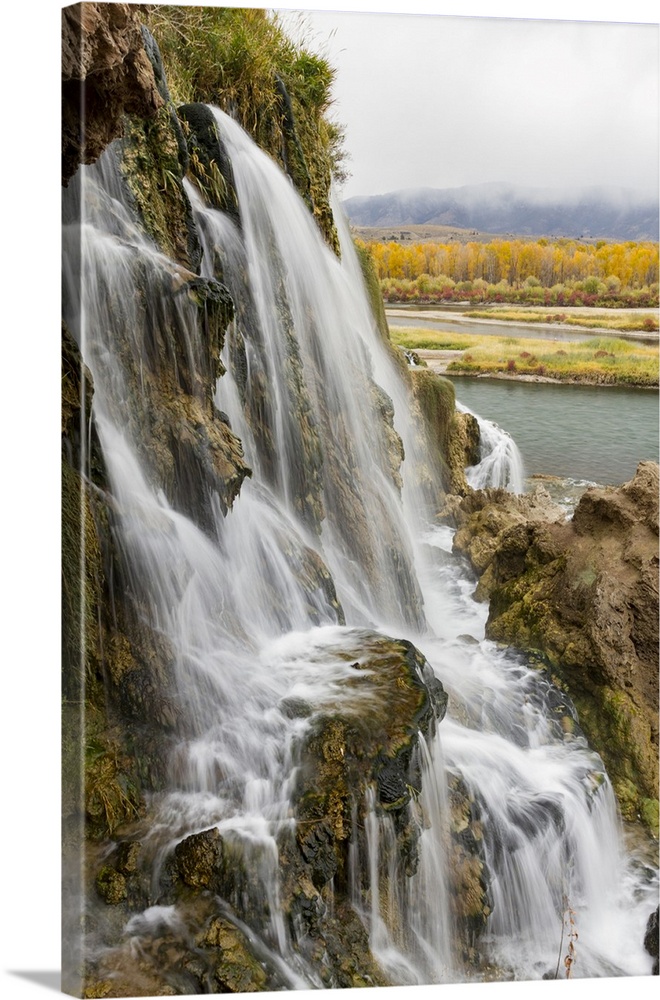 USA, Idaho. Fall Creek Falls Snake River, in Fall colors.