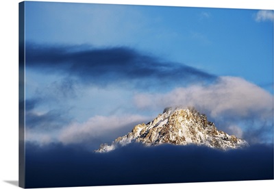USA, Idaho, Sawtooth Range Mountain And Clouds