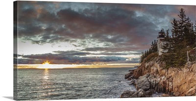 USA, Maine, Mt. Desert Island, Acadia National Park, Bass Harbor Head Lighthouse, Autumn