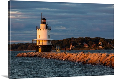 USA, Maine, Portland, Spring Point Ledge Lighthouse, sunset