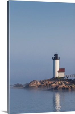 USA, Massachusetts, Cape Ann, Annisquam Lighthouse in fog