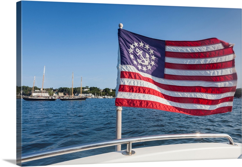 USA, Massachusetts, Cape Ann, Gloucester, America's Oldest Seaport, Gloucester Schooner Festival, schooner US flag