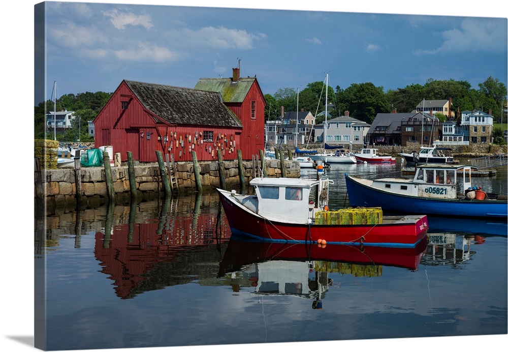 USA, Massachusetts, Cape Ann, Rockport, Rockport Harbor, boats and Motif Number One, famous fishing shack