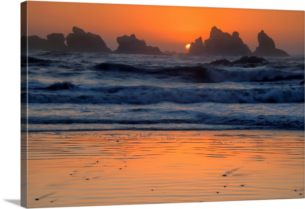 USA, Oregon, Bandon. Beach sunset.