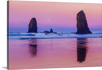 USA, Oregon, Bandon, Sunrise On Beach Sea Stacks