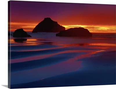 USA, Oregon, Bandon, Sunset On Beach Sea Stacks