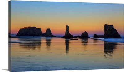 USA, Oregon, Bandon, Sunset On Beach Sea Stacks