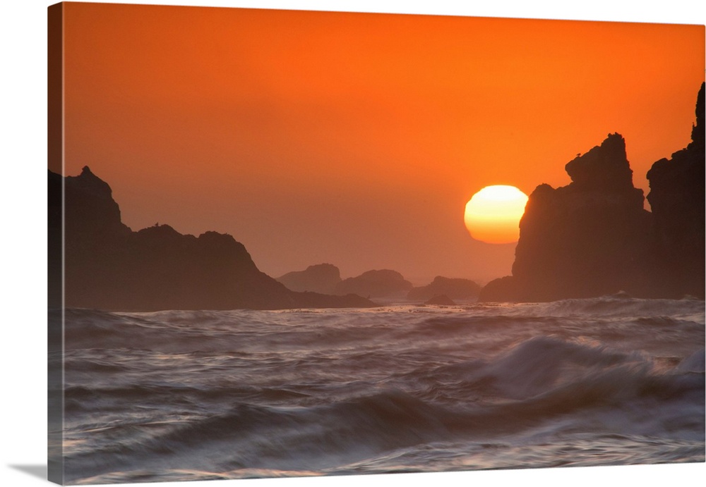 USA, Oregon, Bandon. Sunset on sea stacks and ocean.