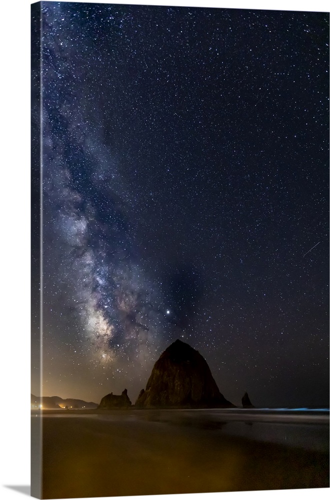 USA, Oregon, Cannon Beach. Haystack Rock with milky way overhead.