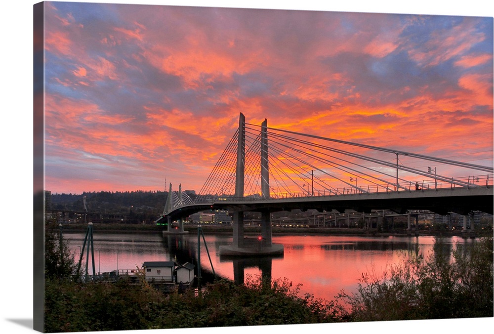 USA, Oregon, Portland. Tilikum Bridge Crossing and Willamette River at sunset.