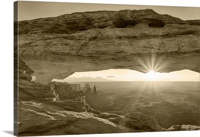 USA, Utah, Canyonlands National Park, Island In The Sky, Mesa Arch, Sunrise