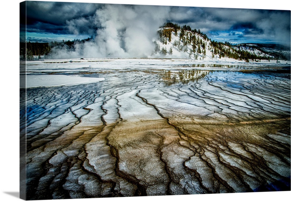 USA, Wyoming, Yellowstone National Park, winter, springs