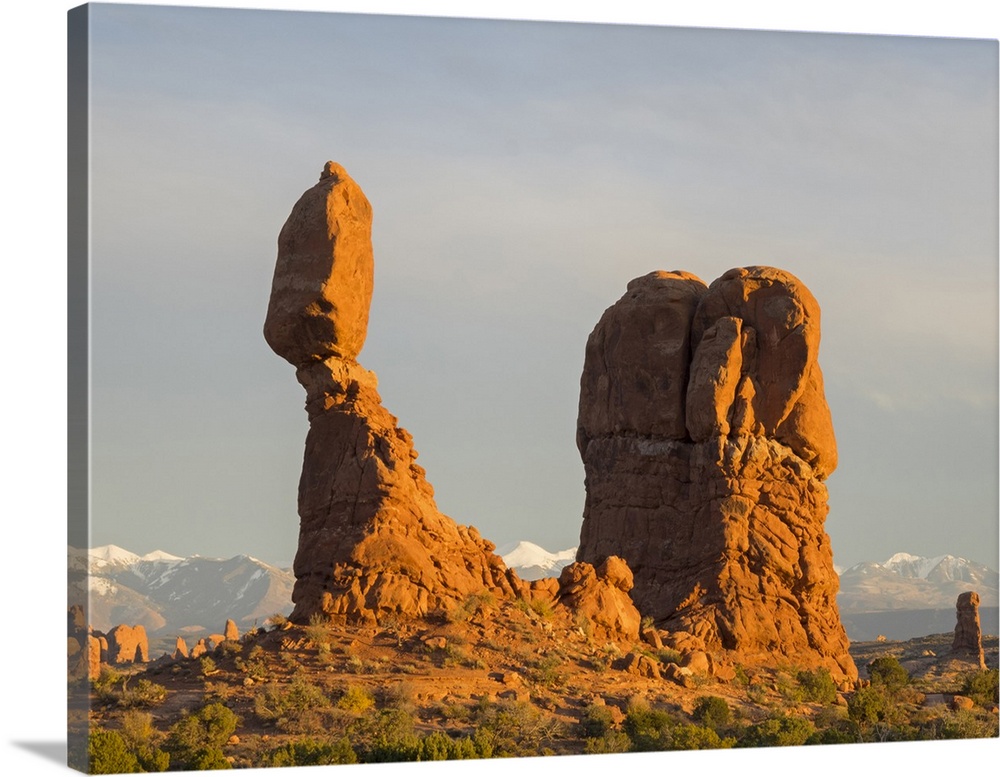 USA, Utah. Arches National Park, Balanced Rock