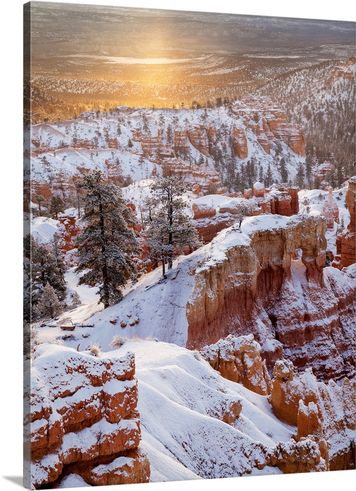 USA, Utah, Bryce Canyon National Park, Sunrise from Sunrise Point after fresh snowfall (Not available for 2017 Calendars)