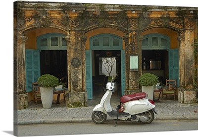 Vespa Scooter And The Hill Station Deli And Boutique In Vietnam