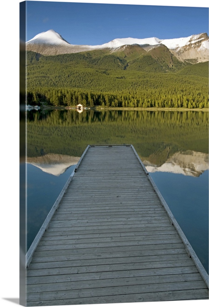 View from the lakeshore of Maligne Lake, Jasper National Park, Jasper Canada