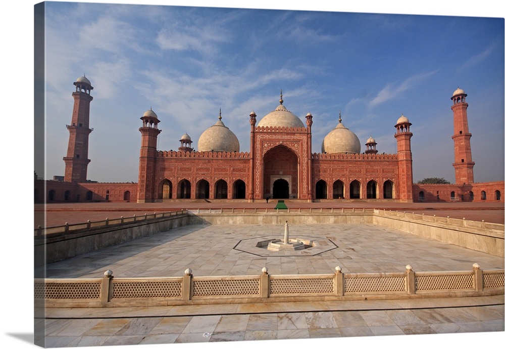 View of Badshahi Masjid, Lahore, Pakistan.